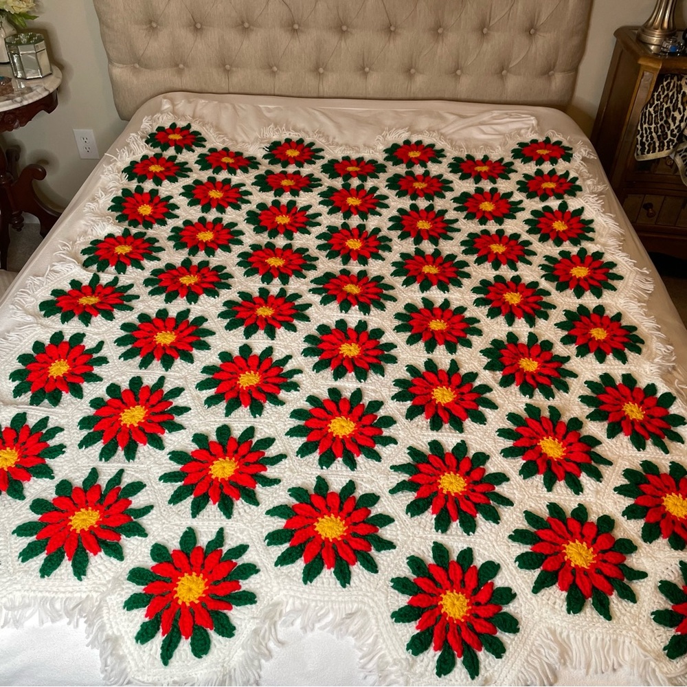 Vintage Crochet blanket throw white red 66x50 Vintage Rosanne granny poinsettia